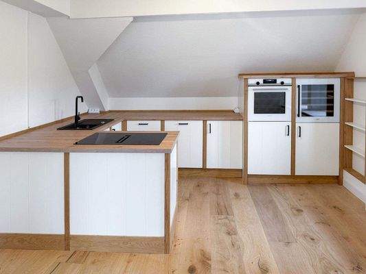 Hochwertige Einbauküche mit Weinkühler 