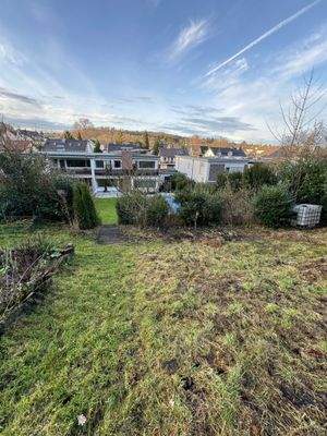 Blick aus oberem Garten zum Haus.JPG