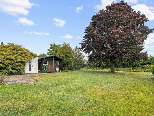 Garten mit Gartenhäuschen