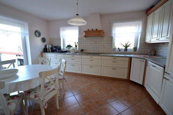 Küche mit Sitzbereich