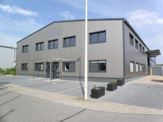 Neuwertiger Gewerbebau