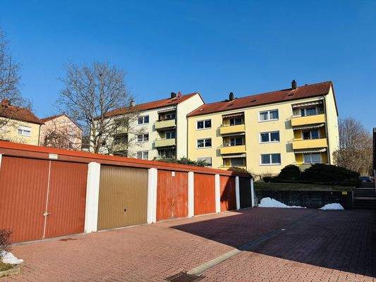 Garagenhof unweit der Anlage