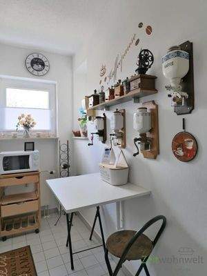 Esstisch unter Kaffeemühlen