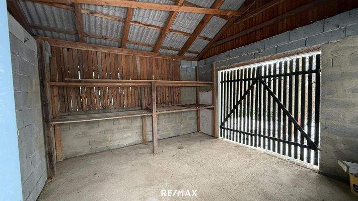 Abstellraum neben der Garage 1
