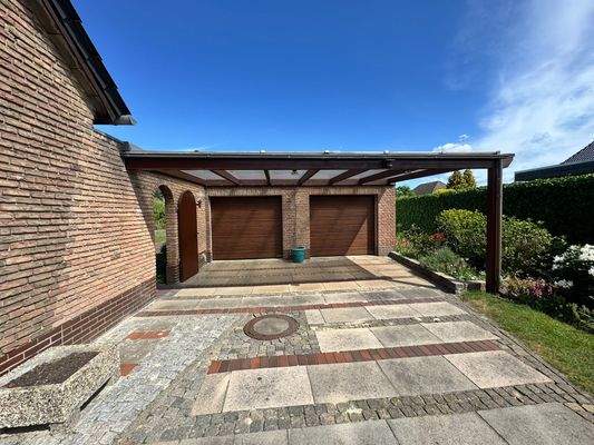 Doppelgarage und Carport