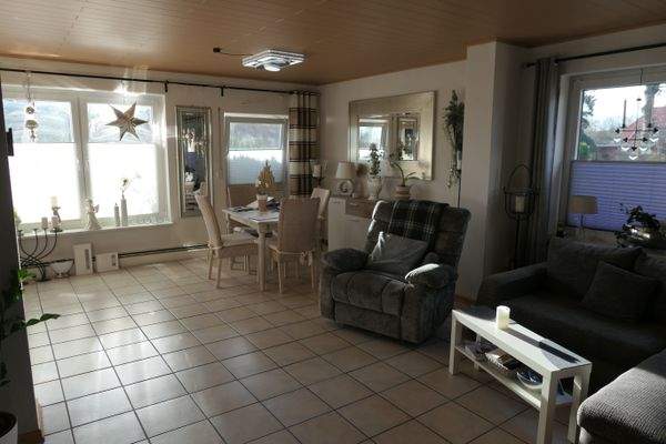 Wohnzimmer mit Essbereich