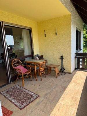 Balkon größtenteils überdacht  -  EG