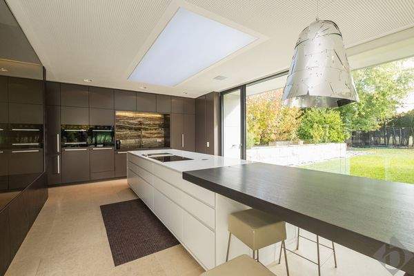 Designerküche mit Walk in Kühlschrank