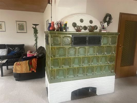 Wohnzimmer Kachelofen