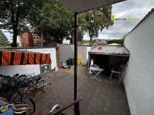 Innenhof direkt hinter dem Grundstückszugang