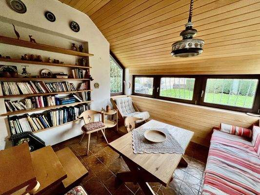 mit angrenzendem Souterrainraum