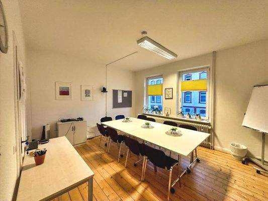 Räumlichkeiten im Erdgeschoss aktuell als Büro mit Besprechungsraum genutzt