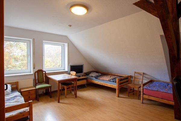 Zimmer 3 angebautes Wohnhaus 