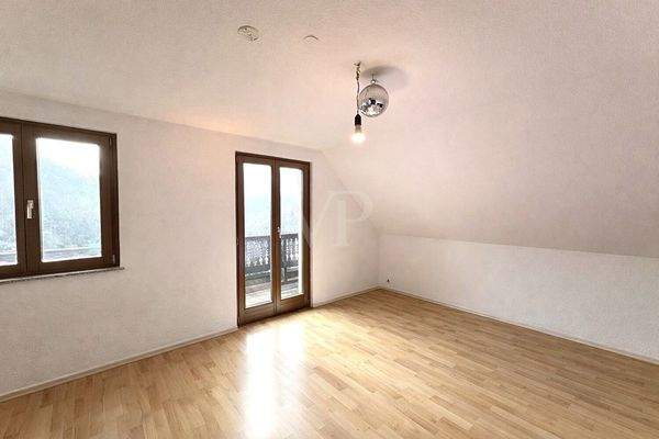 Zimmer mit Balkonzugang