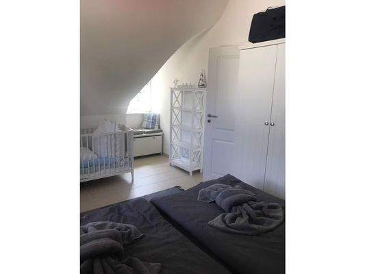 Die Geräumigkeit des Schlafzimmers 