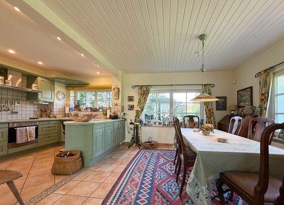 offene Wohnküche mit Essbereich