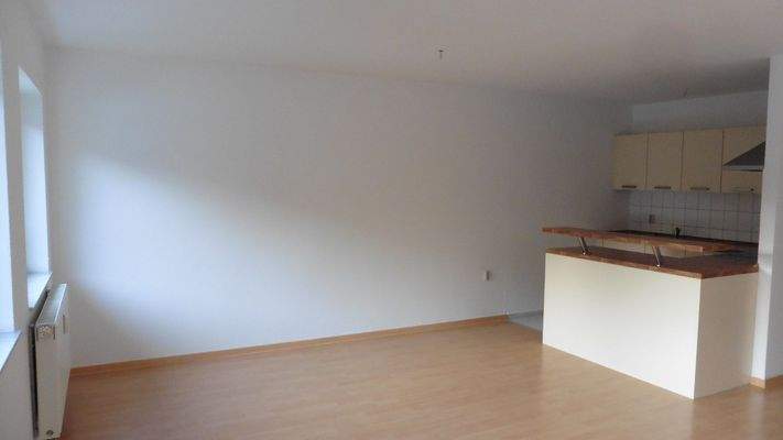 Wohnzimmer mit offener Küche (ohne EBK)