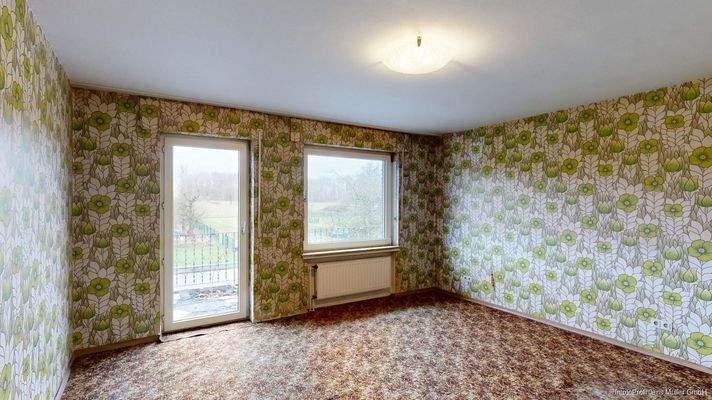 Elternschlafzimmer mit Zugang zum Balkon