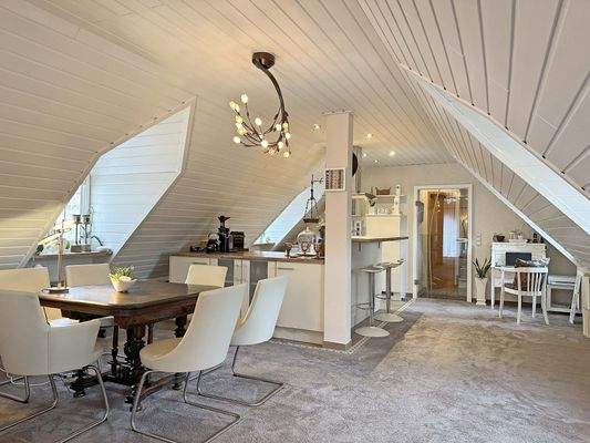 DG: Wohn- und Essbereich