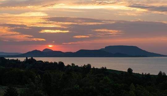 Sonnenuntergang in Balatongyörök am Szépkilátó