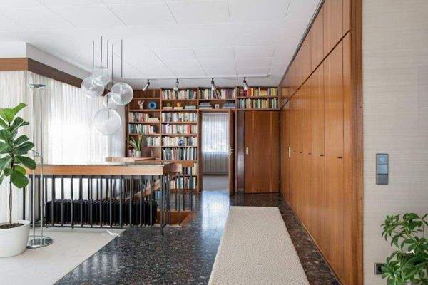 Diele mit Wendeltreppe