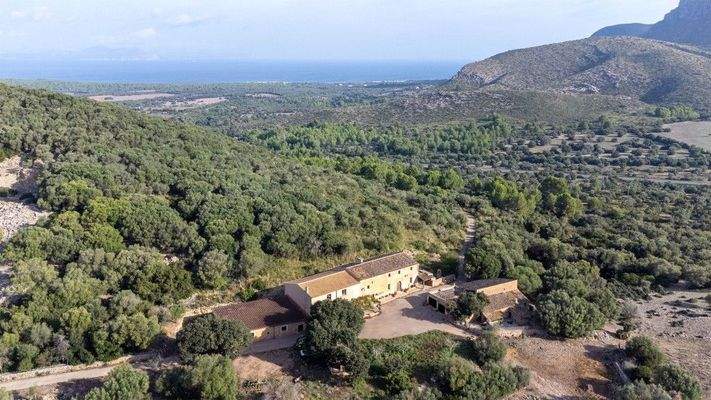 Landwirtschafts-Finca mit mehreren Gebäuden zum Verkauf in Arta, Mallorca
