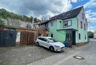 Frontansicht mit Dachterrasse