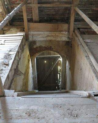 2 Treppenaufgänge z. Kornlager