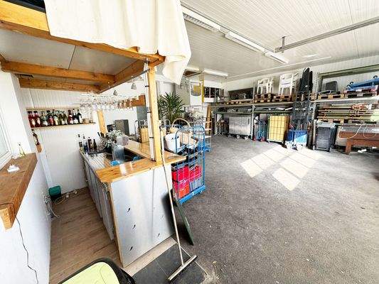 Halle mit Bartheke.jpg