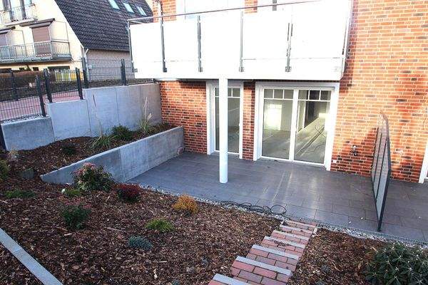 sonnige, überdachte Süd-West Terrasse mit Gartenanteil