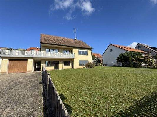 Haus ,Garage und Stellplätze