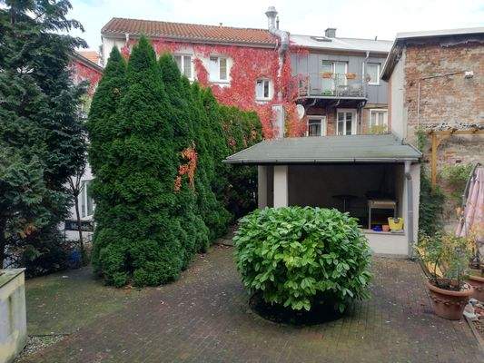 Pavillon auf dem Hof.jpg