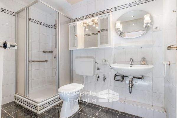 Obergeschosswohnung: Badezimmer