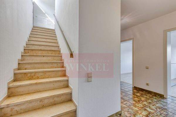 Treppenabgang zum 1. Untergeschoss/ Schlaftrakt