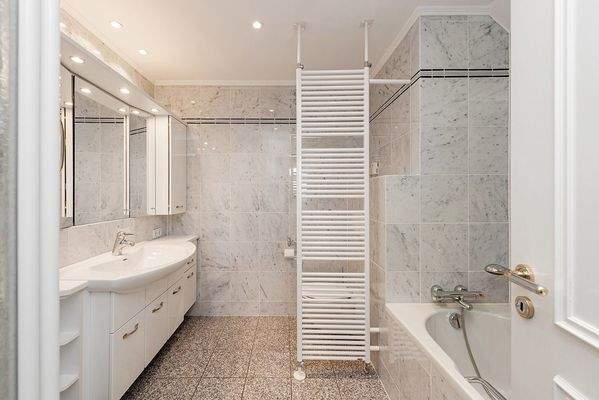 Badezimmer im Dachgeschoss