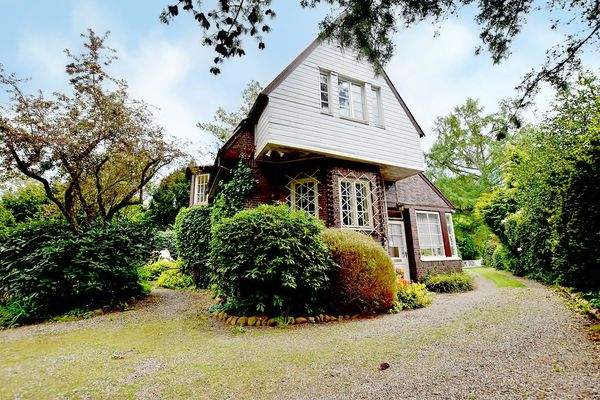 Das Haus ist ein echter Hingucker ...