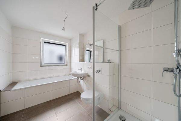 OG Tageslichtbadezimmer