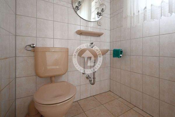 Haus RECHTS - WC im EG