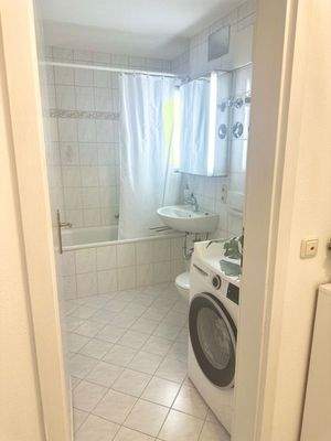 Badezimmer mit Wanne.jpeg