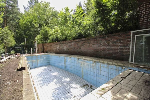 Großer Pool