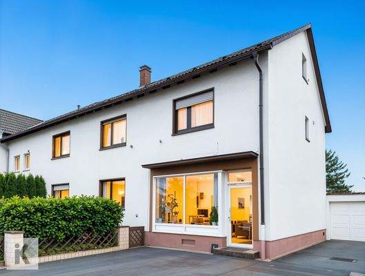 1Seitenansicht.Ladengeschäft - (KI generiert)