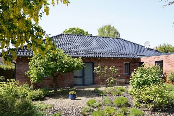 stilvoller Winkelbungalow