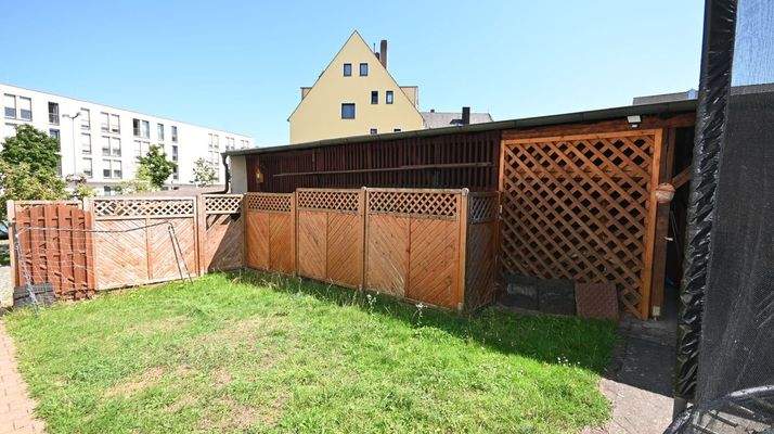 Kleiner Privatgarten am Einfamilienhaus