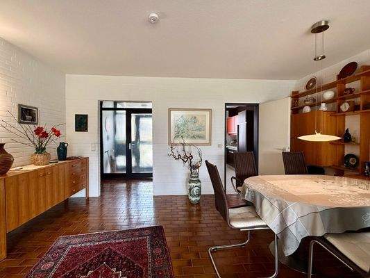 Diele mit Blick zum Eingang und zur Küche