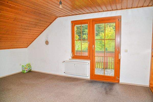 DG  Esszimmer Blick zum Balkon