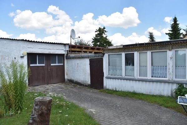 Pavillon und Garage