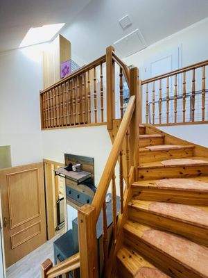 Holztreppe ins OG (Galerie)