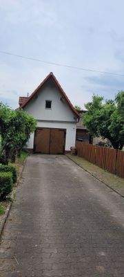 Garage mit Zufahrt.jpg