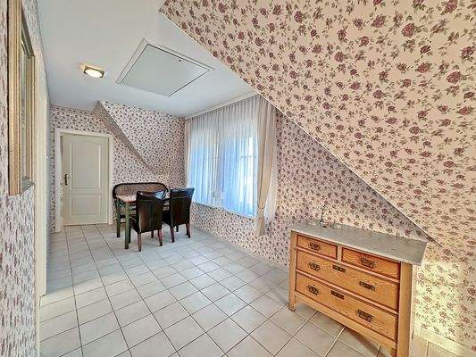 Geräumiger Flur im Obergeschoss