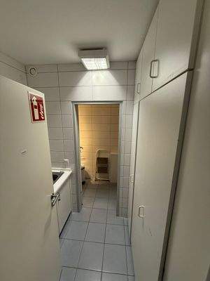 Flur mit Zugang zu WC